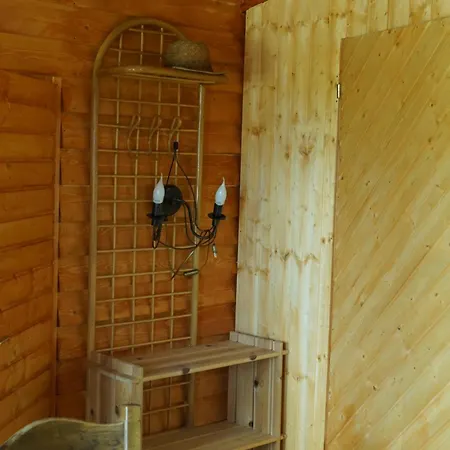 Hacienda Csaladbarat Vendeghaz * Балатонбоглар