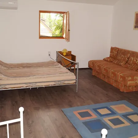 Hacienda Csaladbarat Vendeghaz * Балатонбоглар