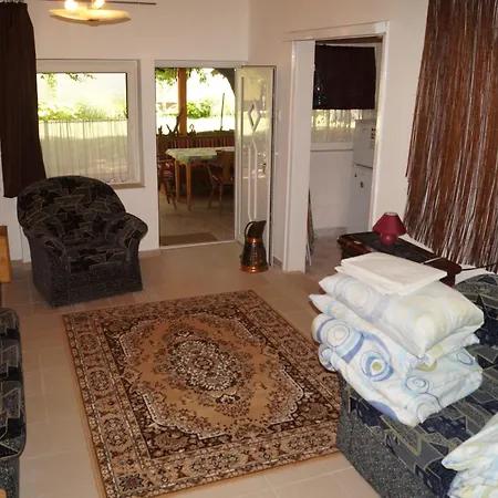 Hacienda Csaladbarat Vendeghaz Apartment Balatonboglár