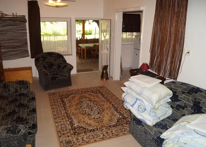 Hacienda Csaladbarat Vendeghaz Апартаменты Балатонбоглар